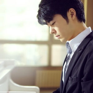 调教小男奴光着小jiji慕宝
